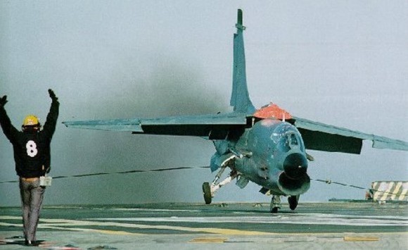 f-8_fr02.jpg