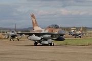 F-16B 'Netz' taxiing to the runway