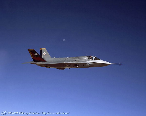 x-35b_05.jpg