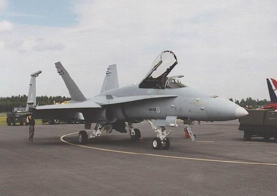 fa-18_f02.jpg