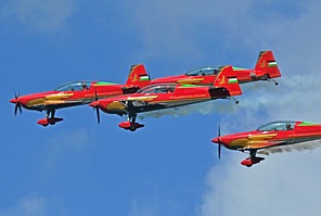 Royal Jordanian Falcons (Extra EA-330LX x4)