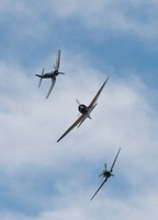 Kittyhawk and Corsair chasing the Zero