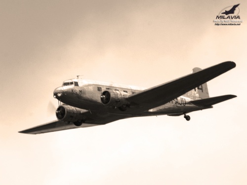 Douglas DC-2 Uiver Wallpaper