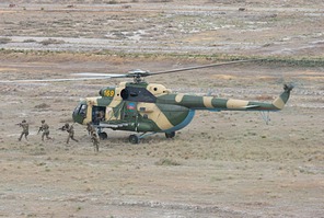 CSAR team disembarking the Mi-17