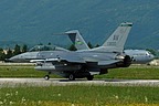 F-16DM 90-0800 of the 555th Fighter Squadron "Triple Nickel", with in the background a parked C-17A Globemaster III. 