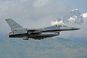 555th Fighter Squadron F-16CM Block 40E 89-2044 taking off during Astral Knight 2021. At station 5 the self protection jammer pod AN/ALQ-131, two fuel tanks at stations 4/6 and a Lockheed-Martin Sniper advanced targeting pod. 