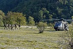Elements of the 66° Reggimento Fanteria Aeromobile move fast toward the emergency landing site